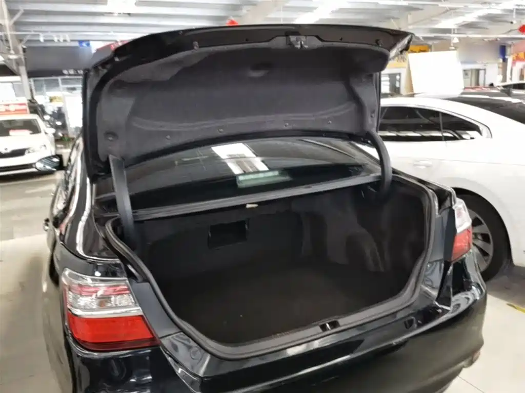 Toyota Camry 2016 — фото 19