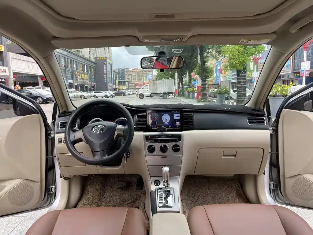 Toyota Corolla 2015 — фото 10