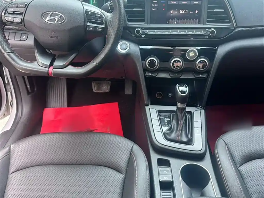 Hyundai Elantra 2019 — фото 13