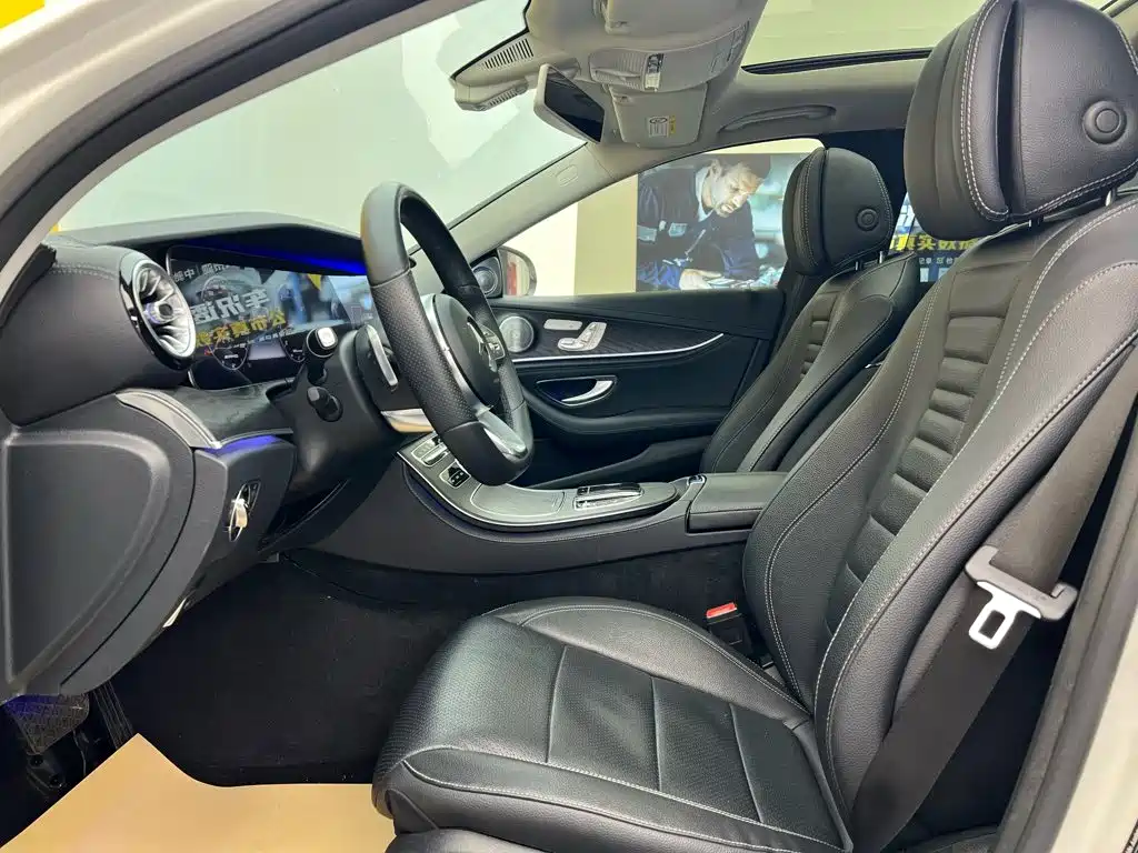 Mercedes-Benz E-Class 2019 — фото 18