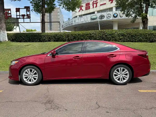 Lexus ES 2013