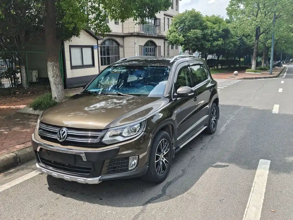 Volkswagen Tiguan 2016 — фото 1