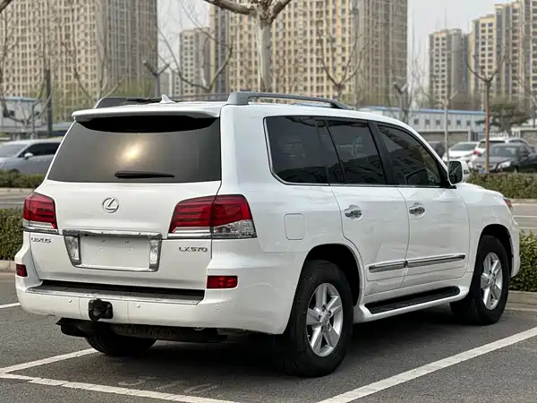 Lexus LX 2013