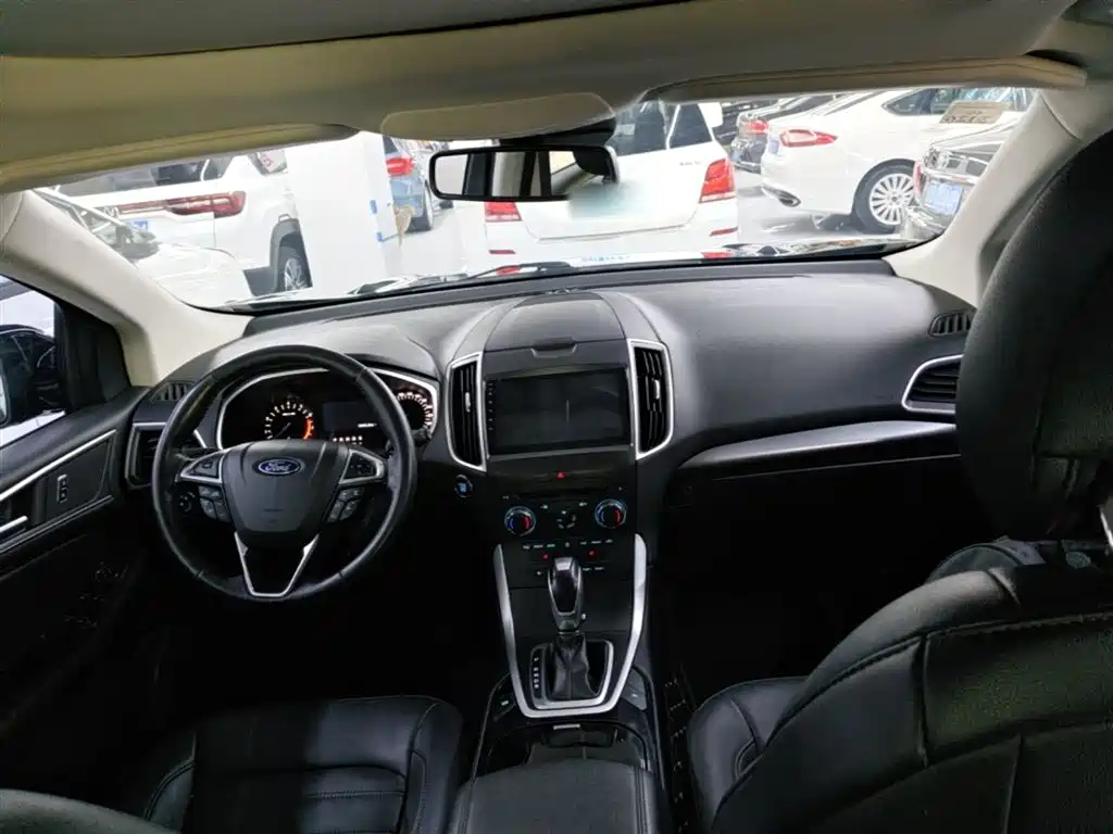 Ford Edge 2018 — фото 10