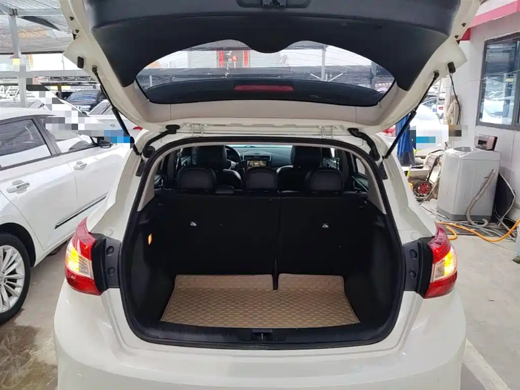 Nissan Tiida 2018 — фото 18
