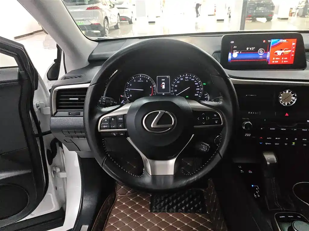 Lexus RX 2018 — фото 11