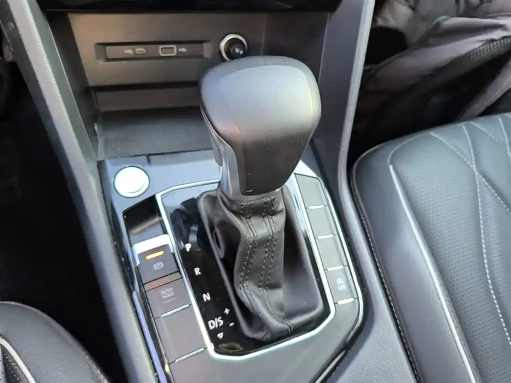 Volkswagen Tiguan L 2023 — фото 14