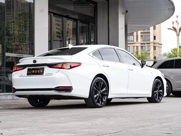 Lexus ES 2023