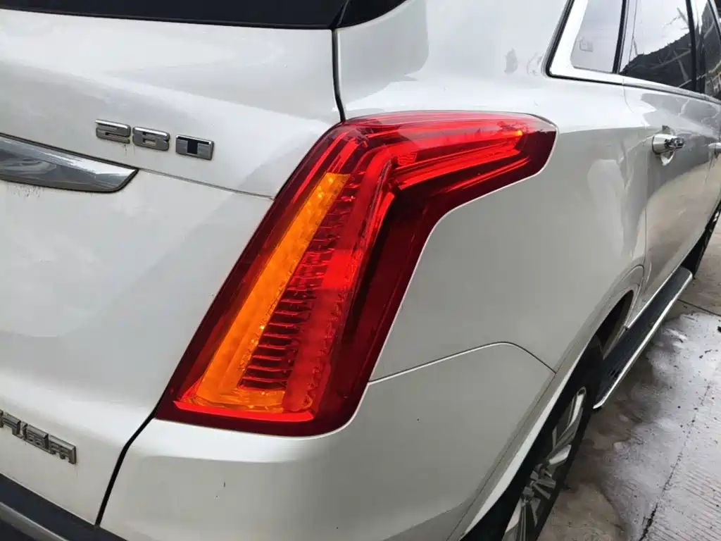 Cadillac XT5 2017 — фото 8