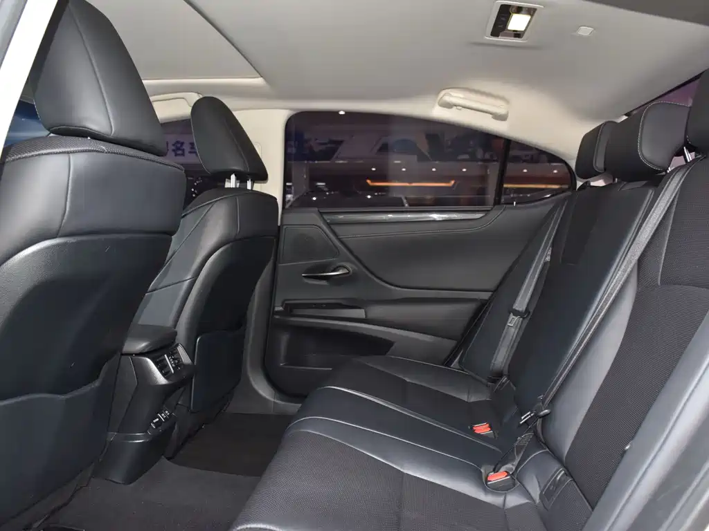 Lexus ES 2019