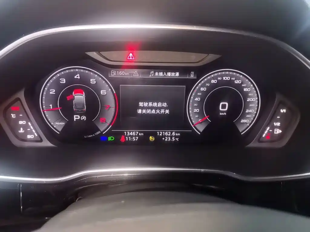 Audi Q3 Sportback 2023 — фото 12