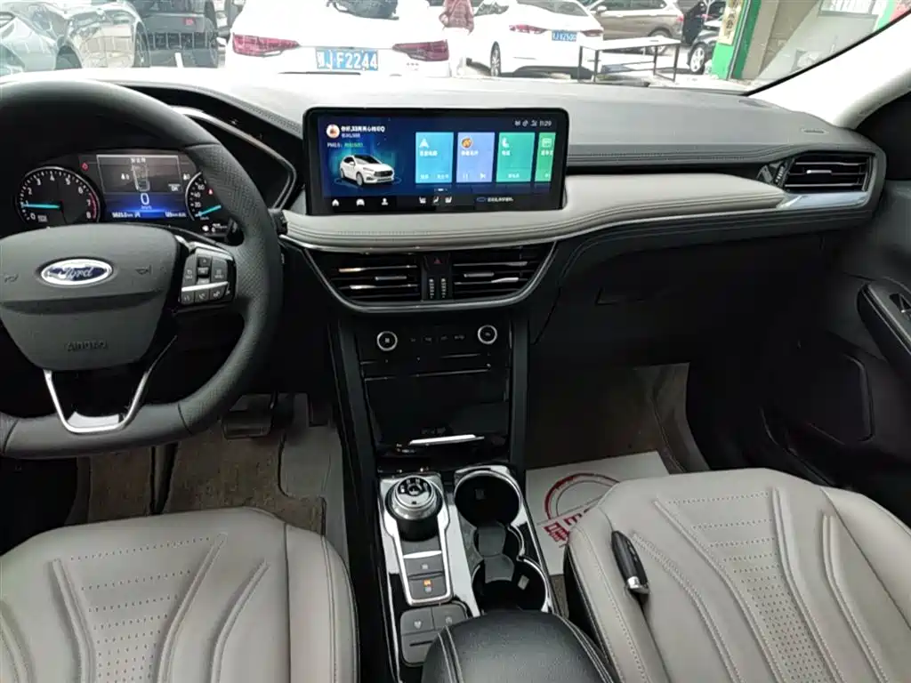 Ford Escape 2025 — фото 13