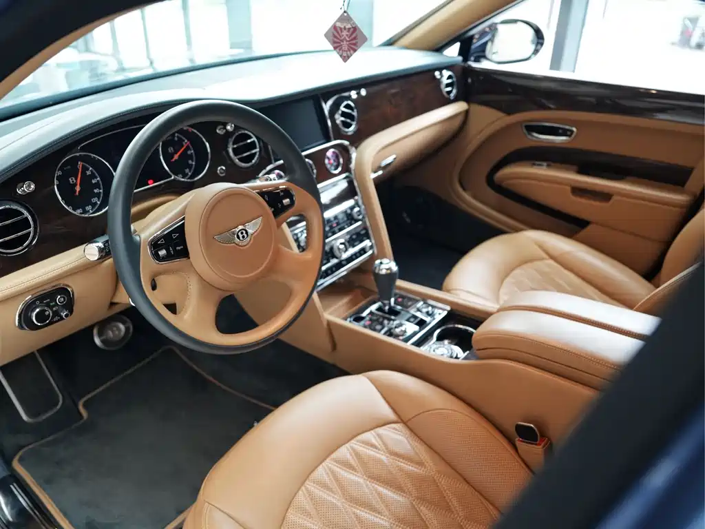 Bentley Mulsanne 2017 — фото 5