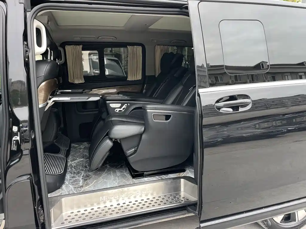 Mercedes-Benz V-Class 2020 — фото 19