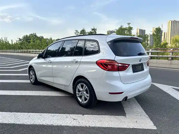 BMW 2 Series Wagon 2015