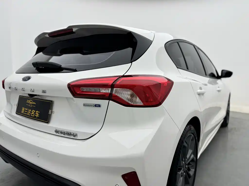 Ford Focus 2023 — фото 10