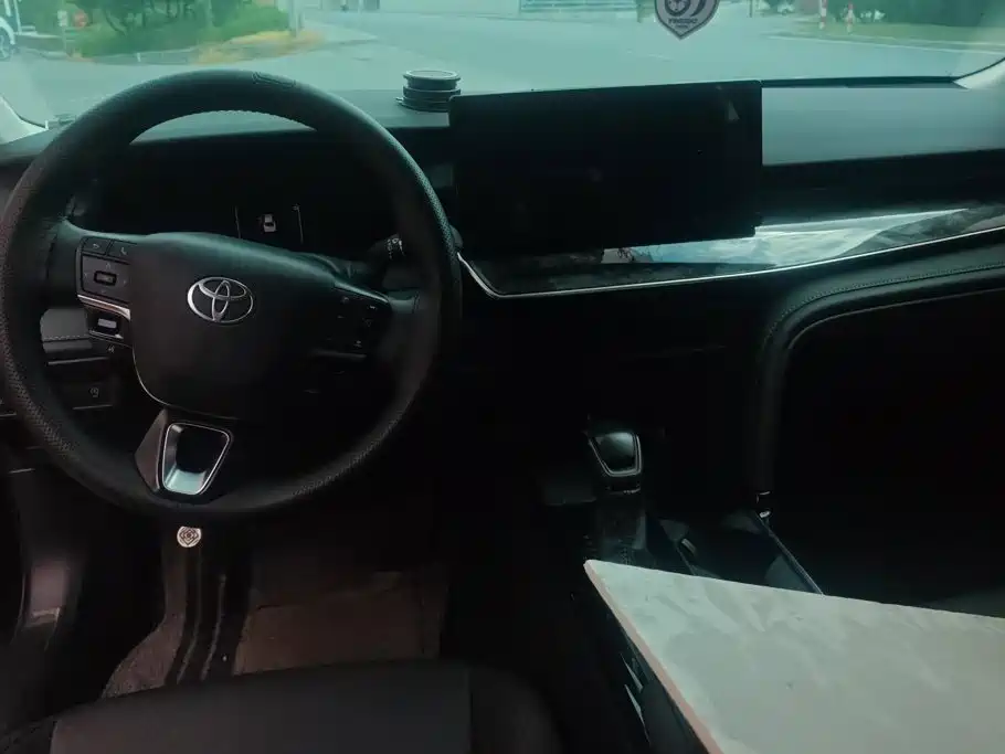 Toyota Camry 2025 — фото 12