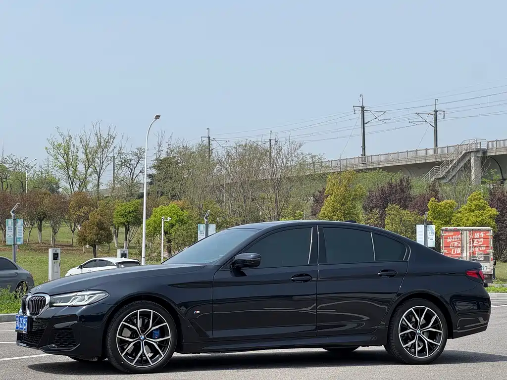 BMW 5 Series 2023 — фото 1