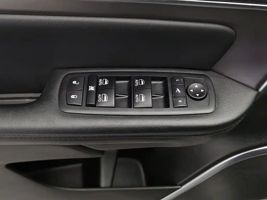 Jeep Grand Commander 2021 — фото 9