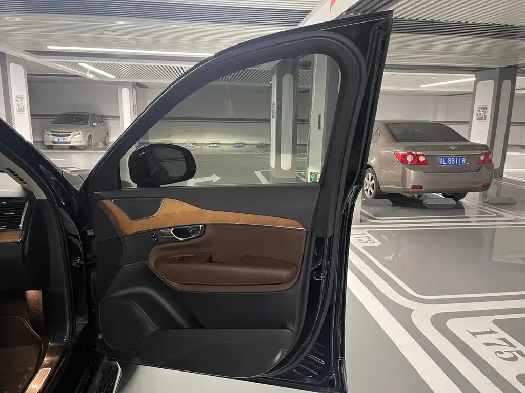 Volvo XC90 2020 — фото 23