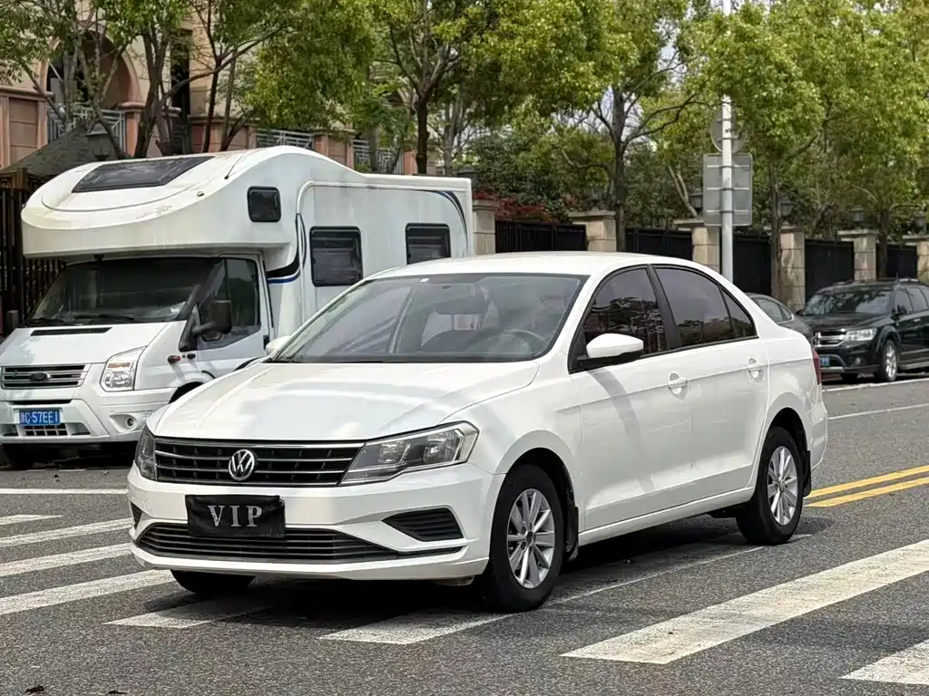 Volkswagen Jetta 2018 — фото 1