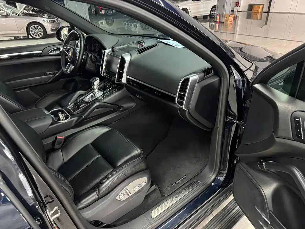 Porsche Cayenne 2017 — фото 16