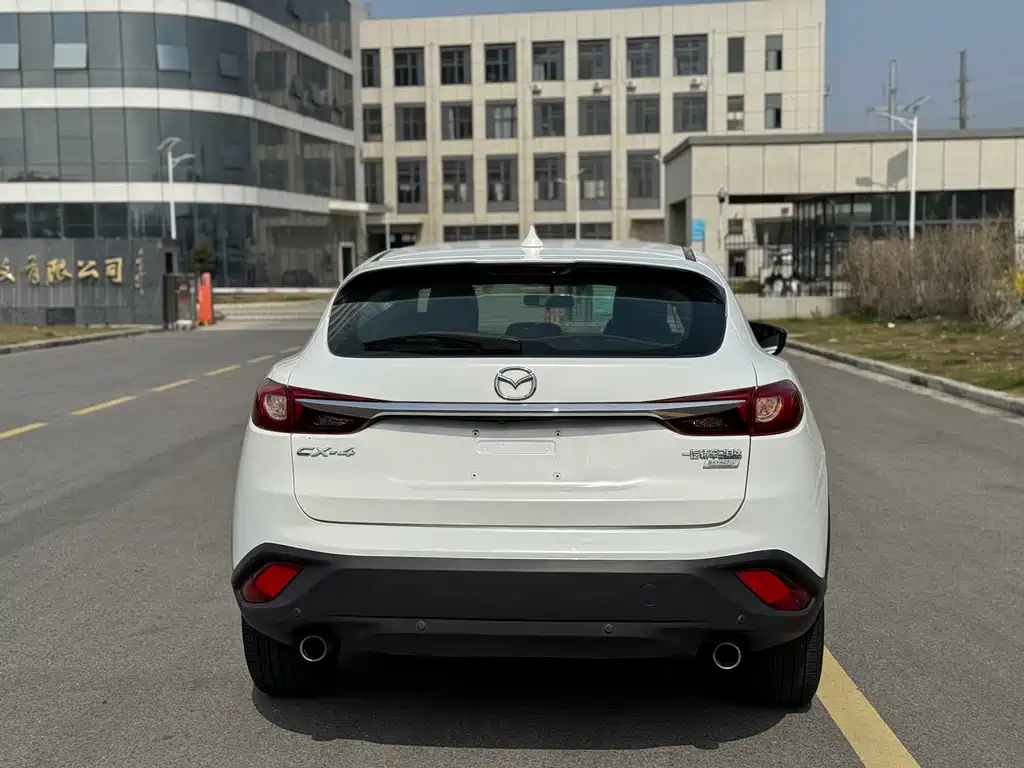 Mazda CX-4 2016 — фото 11