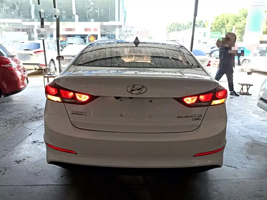 Hyundai Elantra 2019 — фото 6