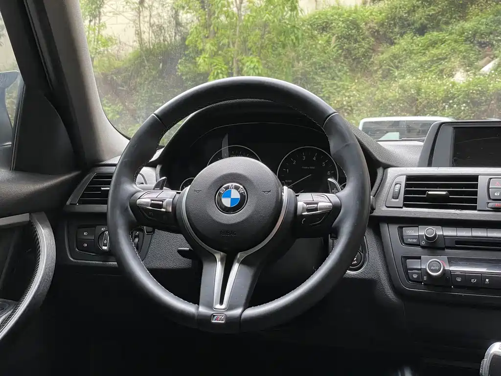 BMW 3 Series 2015 — фото 17