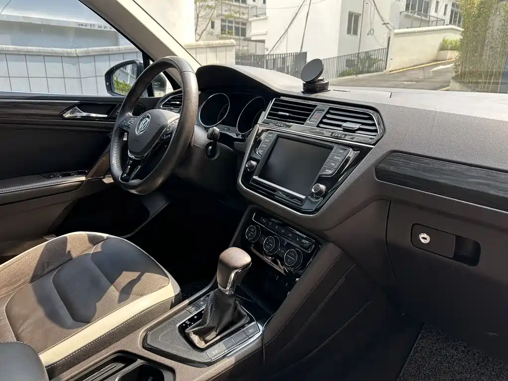 Volkswagen Tiguan L 2018 — фото 11