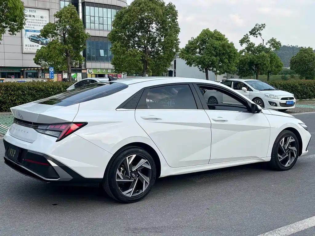 Hyundai Elantra 2024 — фото 13