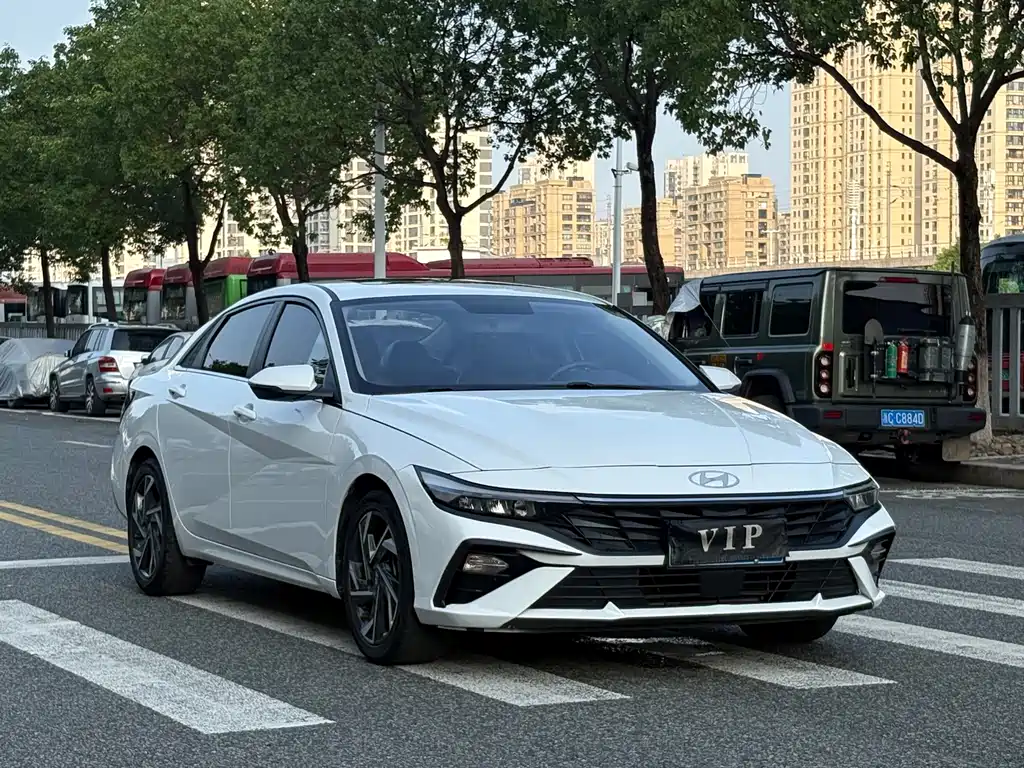 Hyundai Elantra 2024