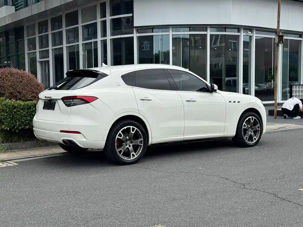 Maserati Levante 2017 — фото 8