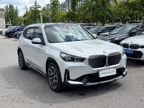 BMW iX1 2023