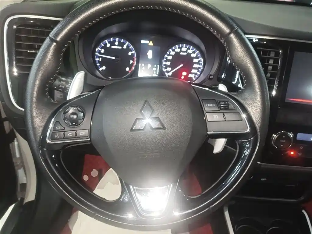 Mitsubishi Outlander 2019 — фото 11