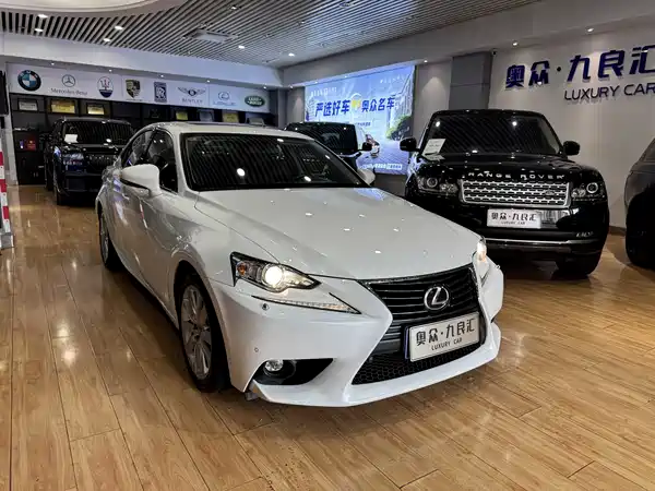 Lexus IS 2015