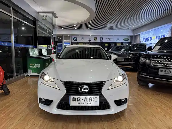 Lexus IS 2015