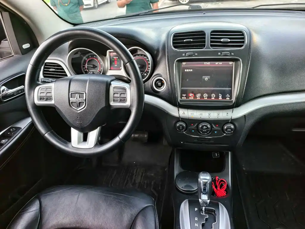 Dodge Journey 2014 — фото 13