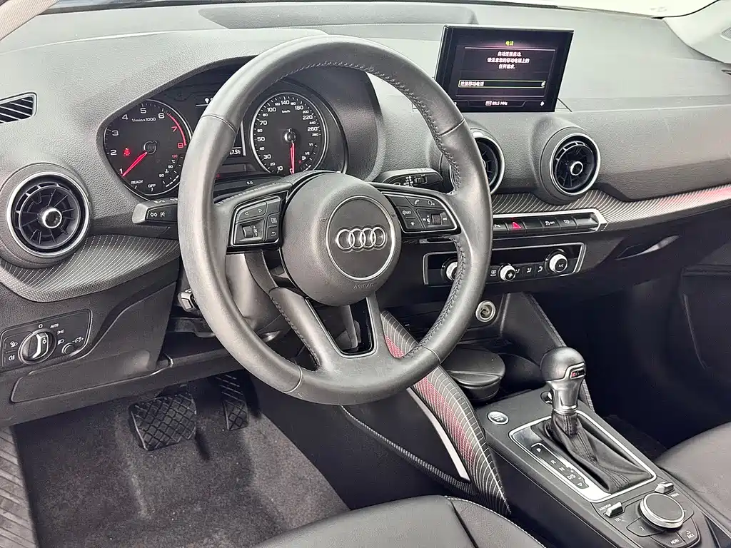 Audi Q2L 2021 — фото 16