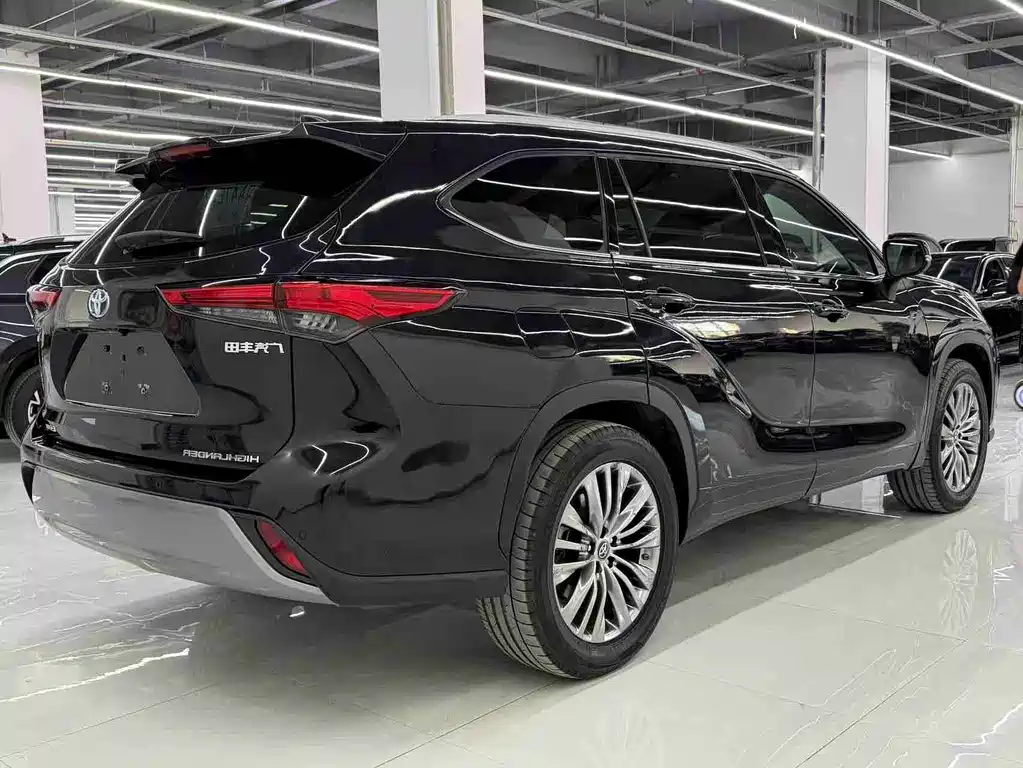Toyota Highlander 2022 — фото 9