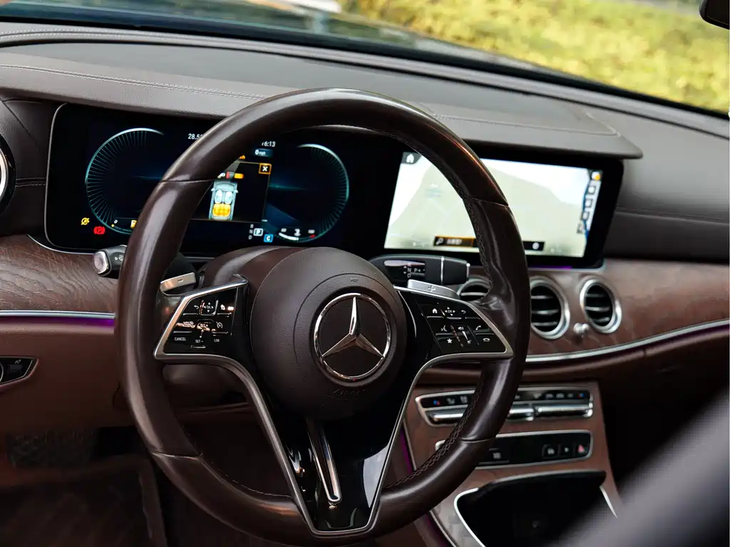 Mercedes-Benz E-Class 2022 — фото 11
