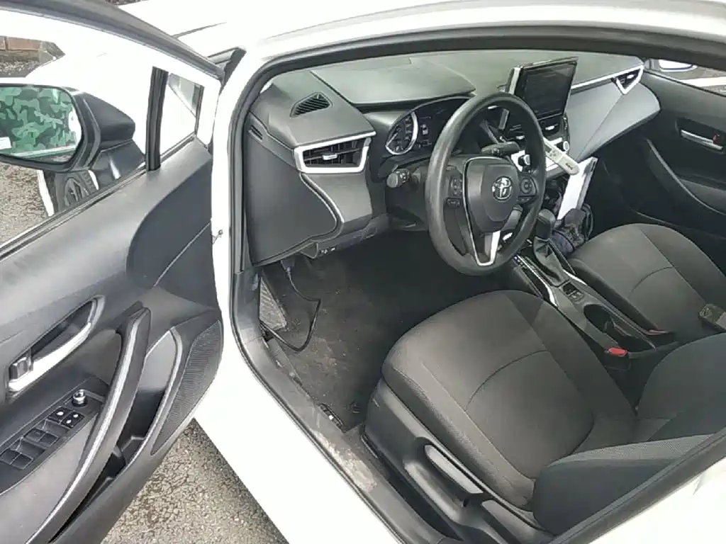 Toyota Corolla 2023 — фото 16