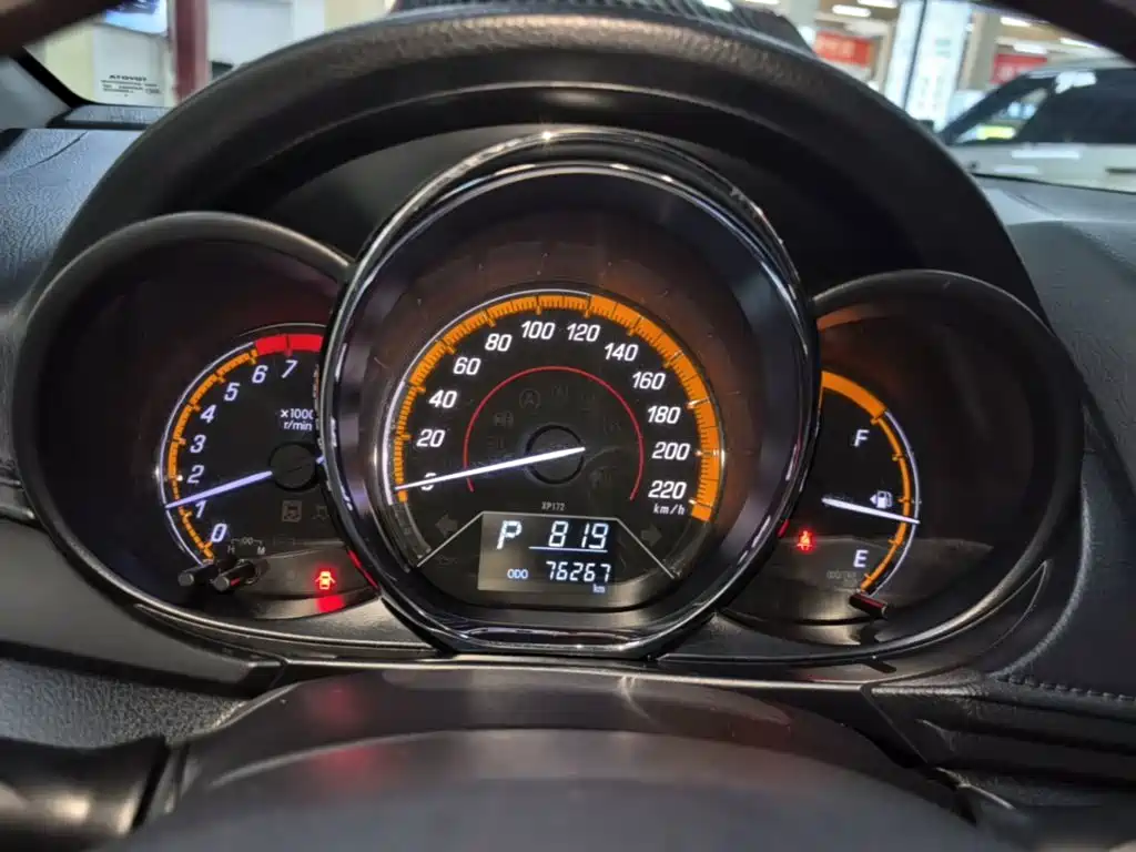 Toyota Yaris L 2023 — фото 12