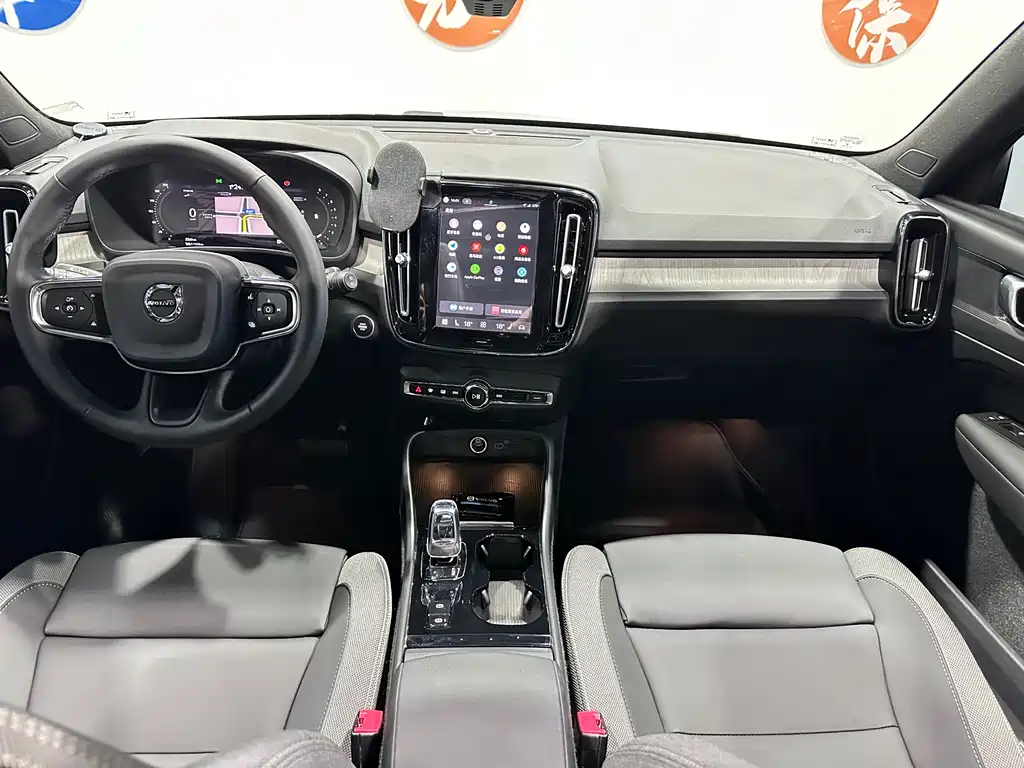 Volvo XC40 2022 — фото 12