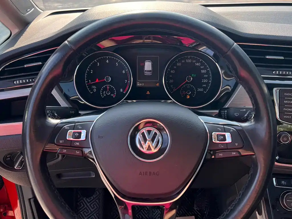 Volkswagen Touran 2018 — фото 9