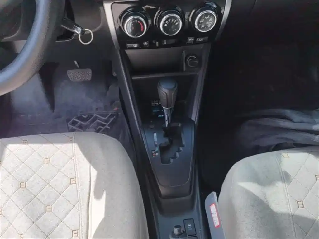 Toyota Yaris L 2019 — фото 14