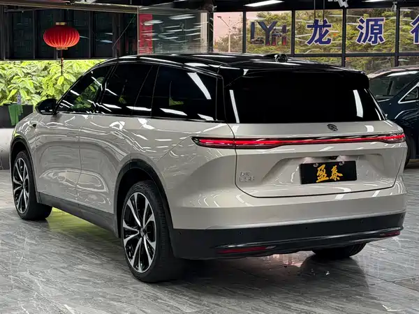 NIO ES8 2023