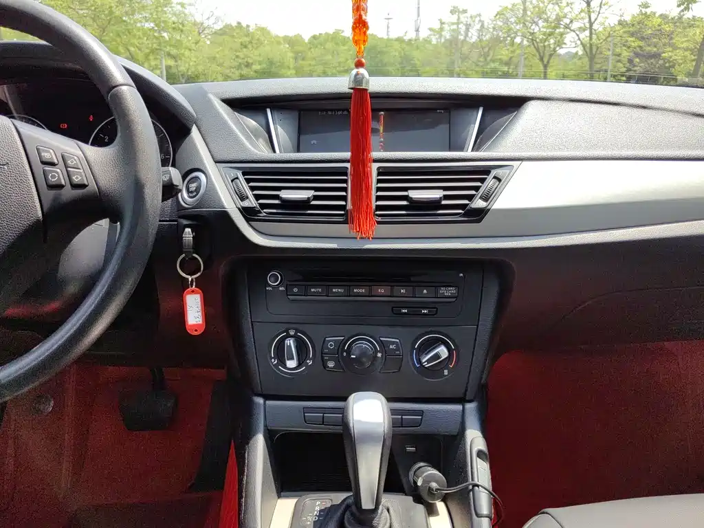 BMW X1 2014 — фото 14