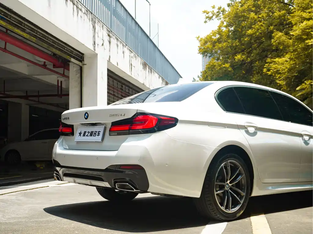 BMW 5 Series 2023