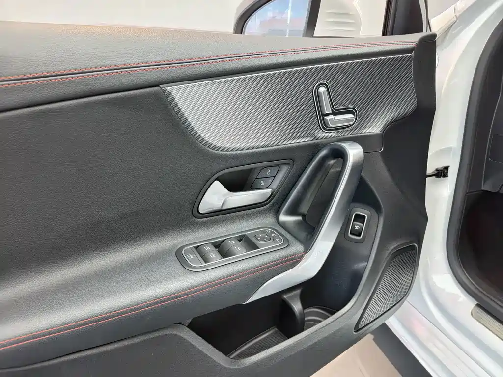 Mercedes-Benz A-Class 2024 — фото 10
